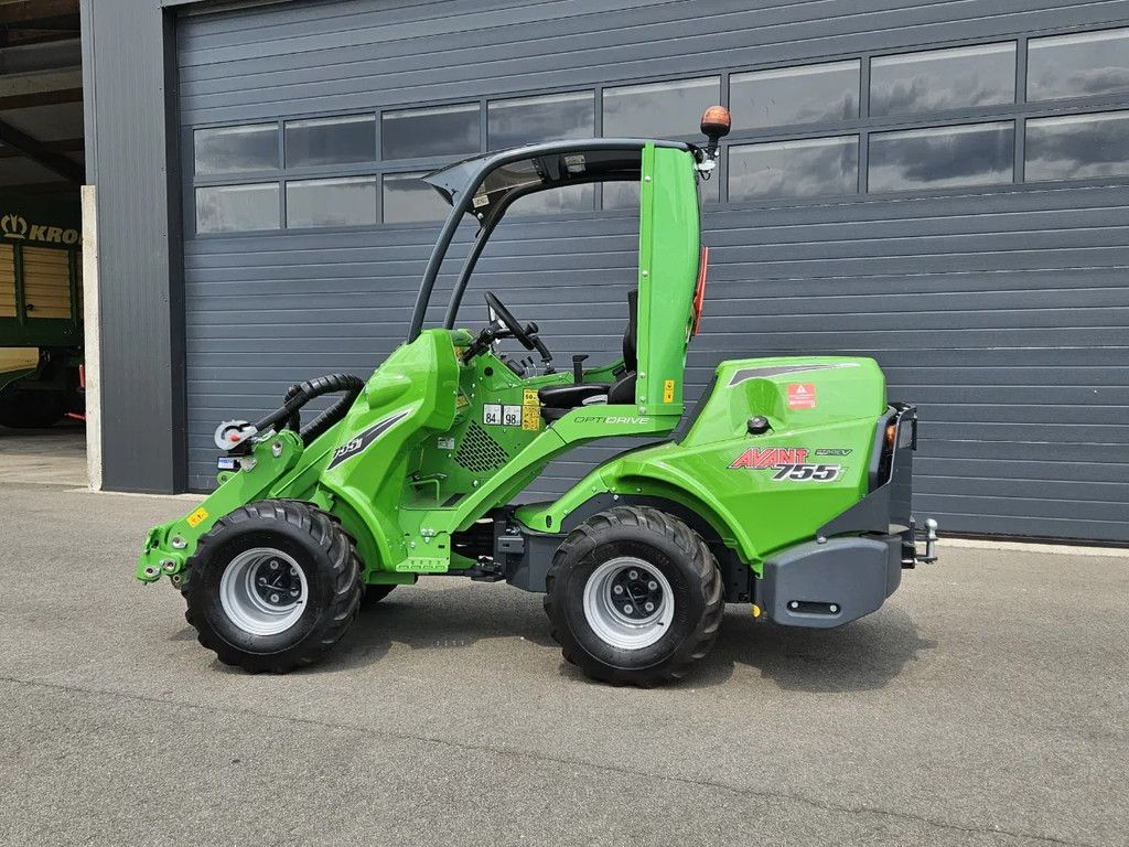Avant 755i Rental mini-shovel