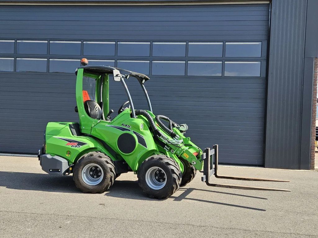 Avant 645 TDL+ mini-shovel