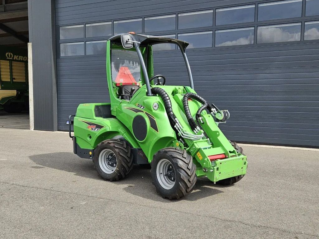 Avant E527 mini-shovel