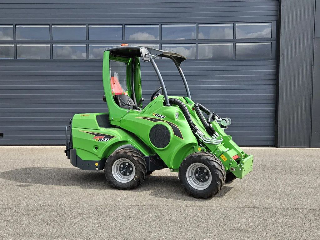 Avant E527 mini-shovel