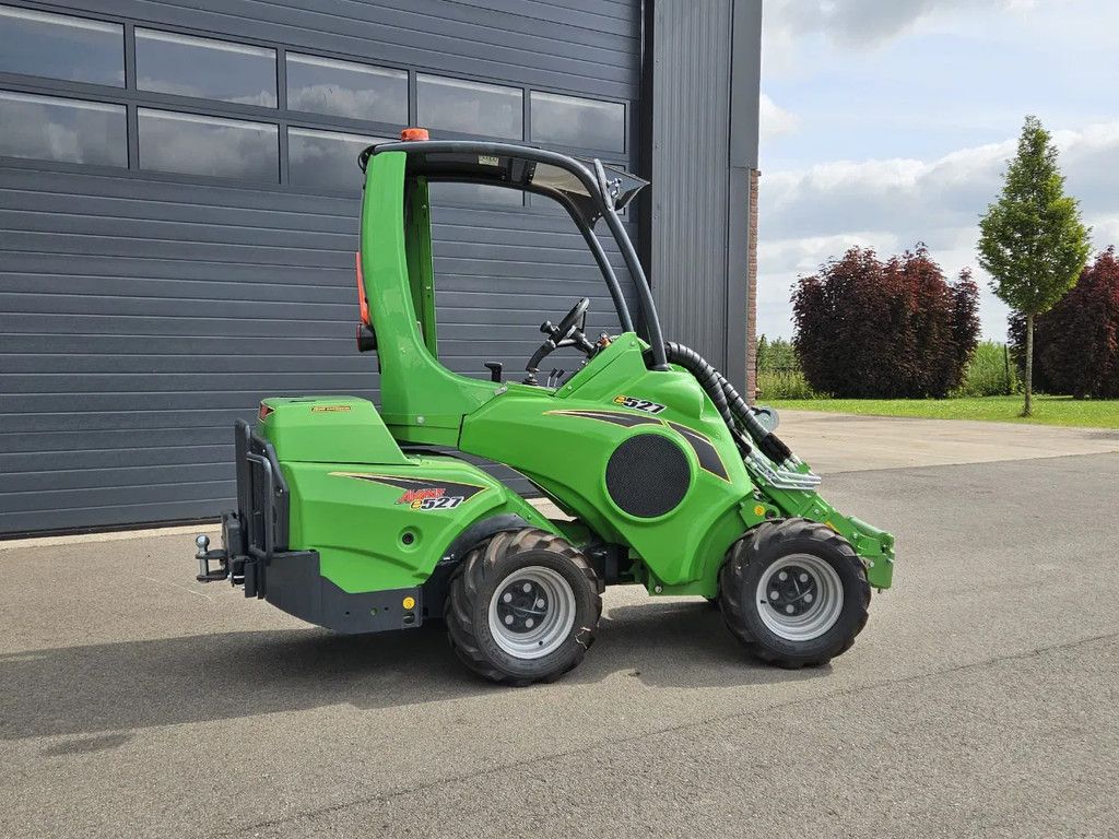 Avant E527 mini-shovel