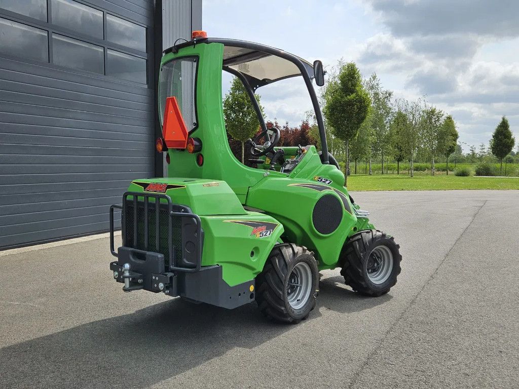 Avant E527 mini-shovel