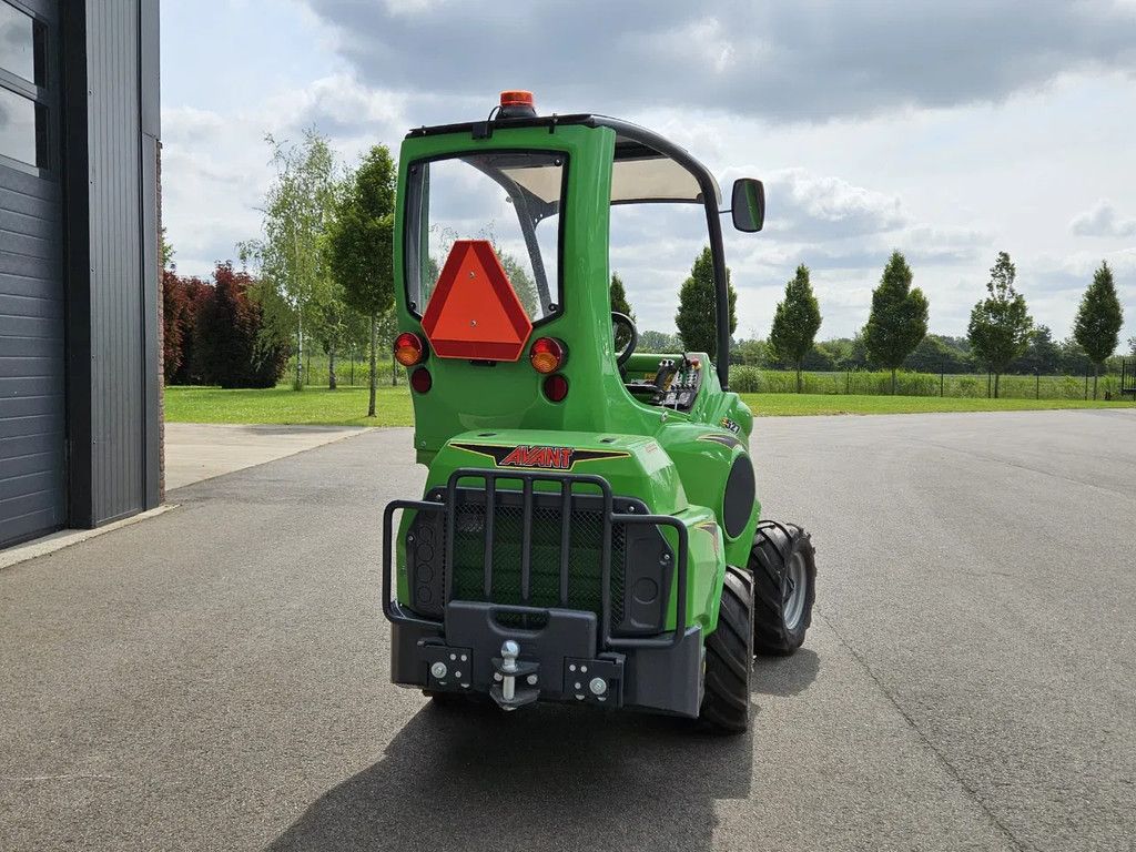Avant E527 mini-shovel