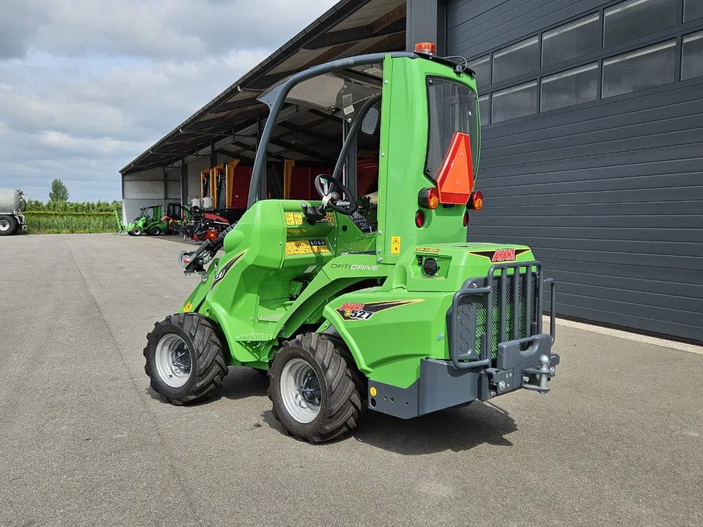 Avant E527 mini-shovel