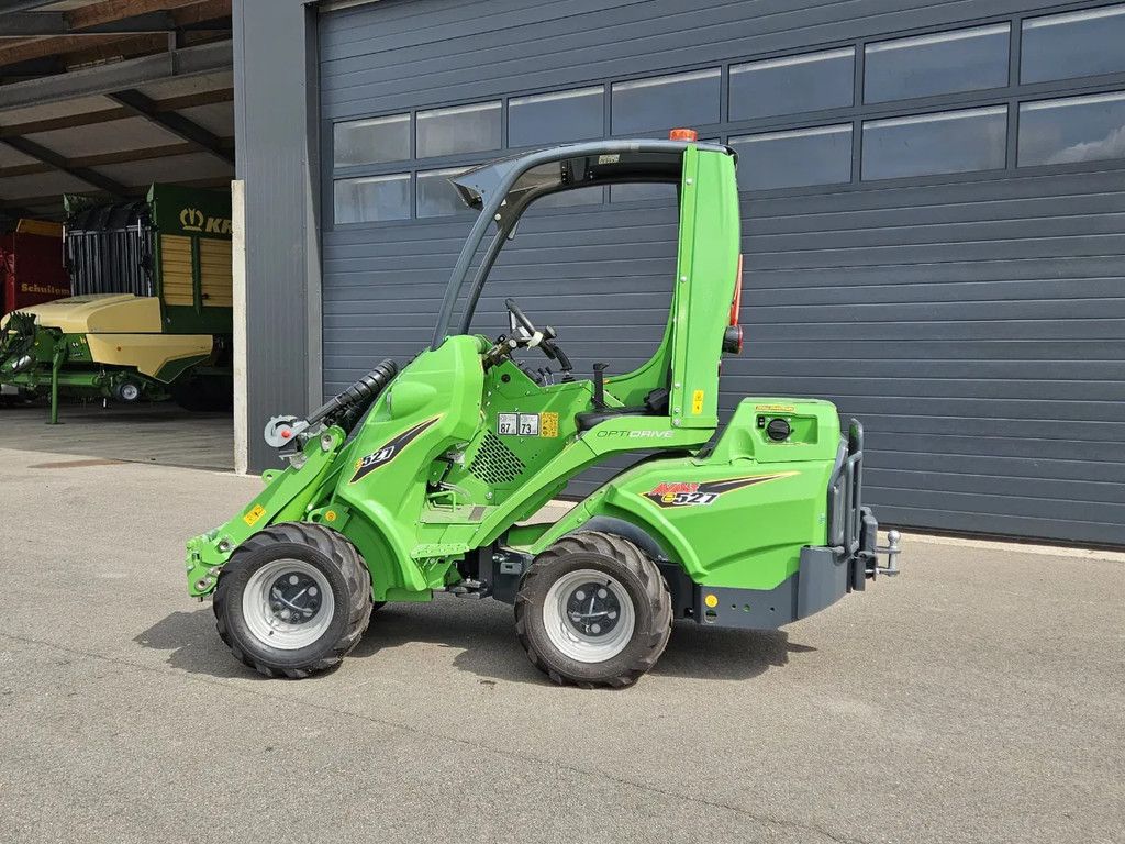 Avant E527 mini-shovel