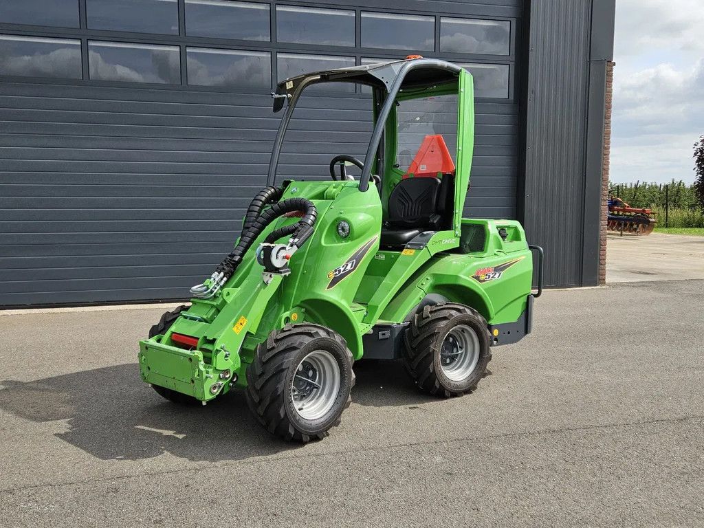 Avant E527 mini-shovel