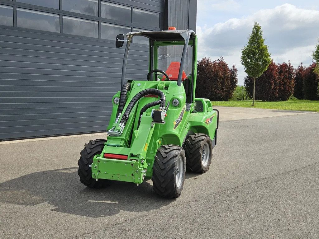 Avant E527 mini-shovel
