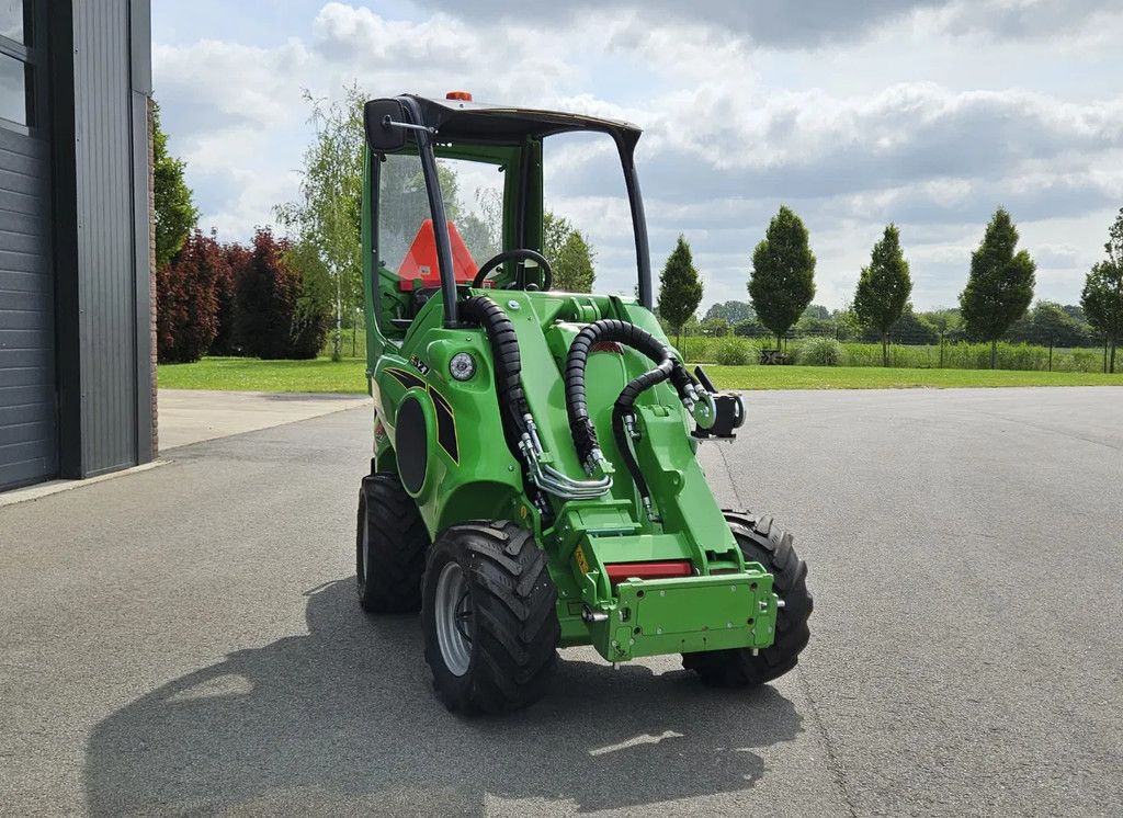 Avant E527 mini-shovel