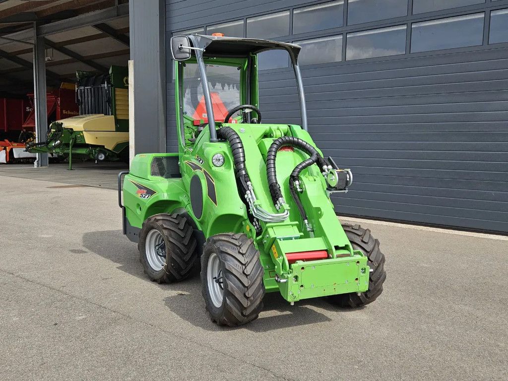 Avant E527 mini-shovel