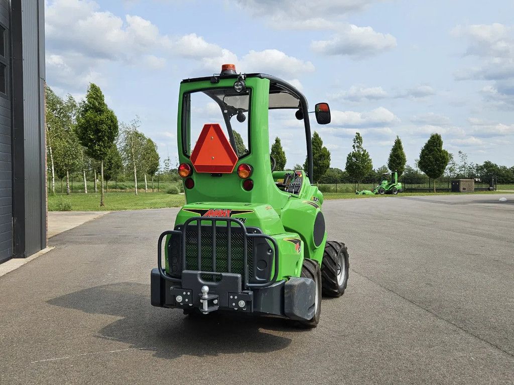 Avant E527 TDL+ mini-shovel