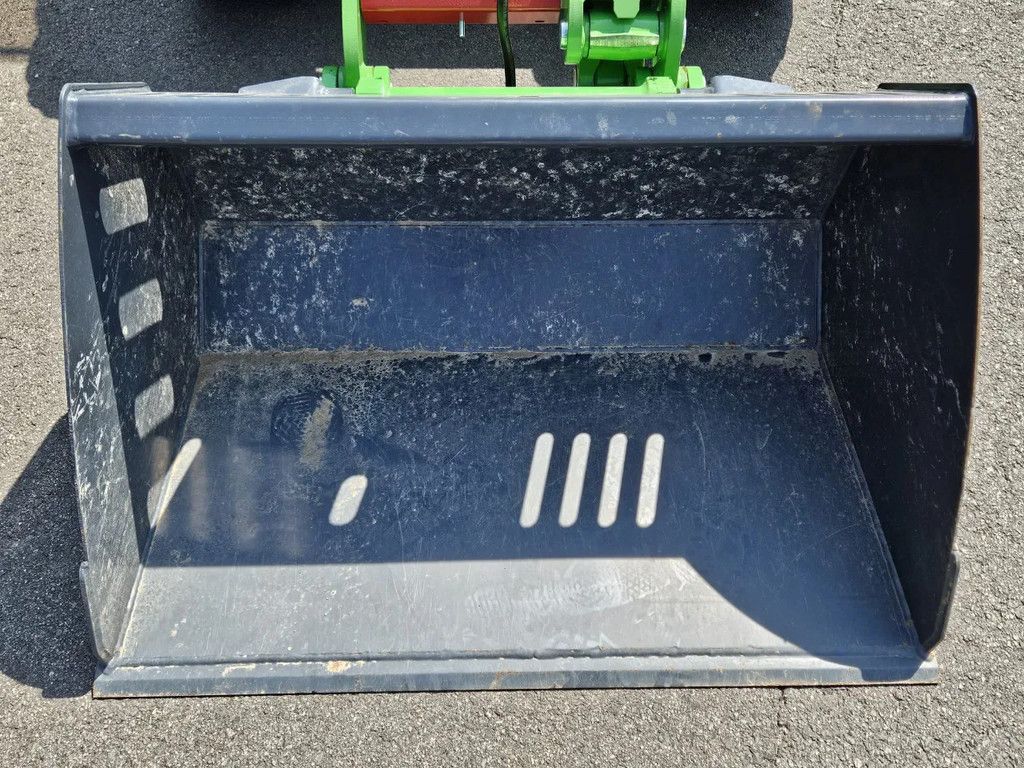Avant 105cm Grondbak