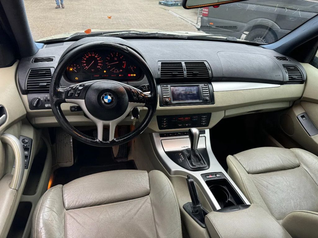 BMW X5 **3.0-PETROL-ESSENCE**