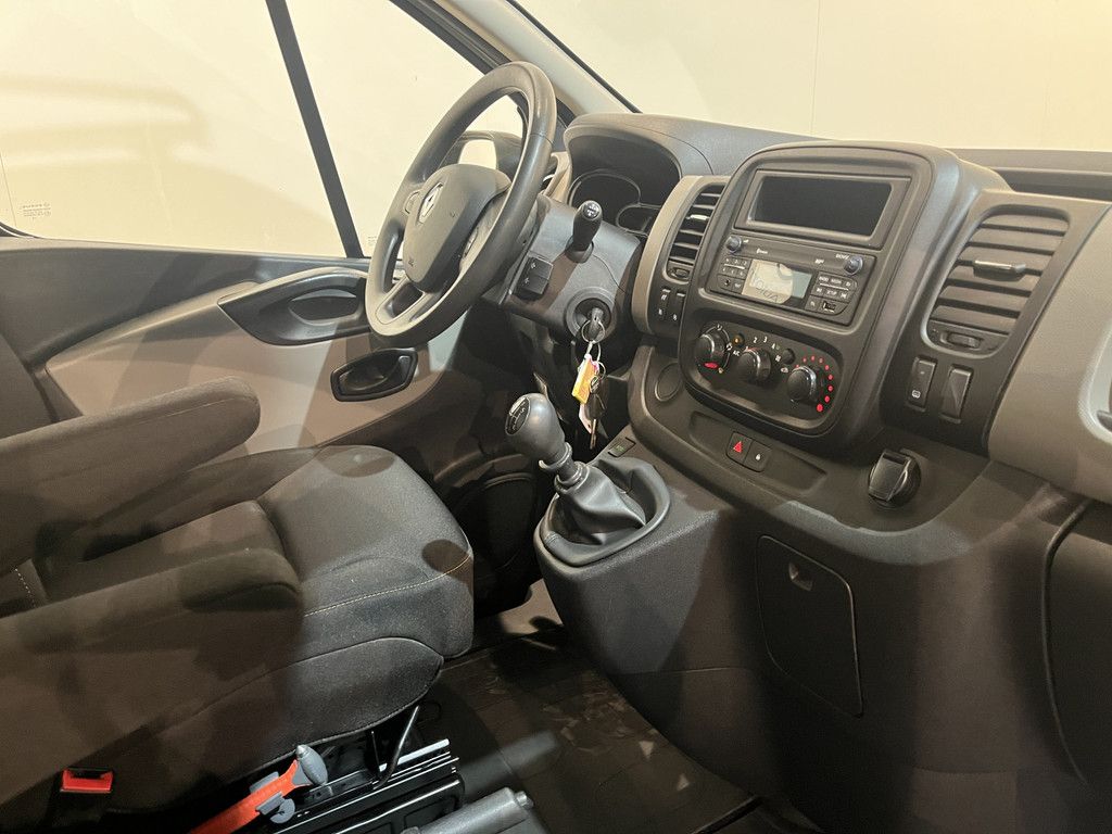 Renault Trafic 1.6 dCi L2H2 125 PK Servicebus / Inrichting / Euro 6 / 2X Schuifdeur / Airco / Cruise Control / PDC / Trekhaak / Imperiaal / 96.200 KM !!