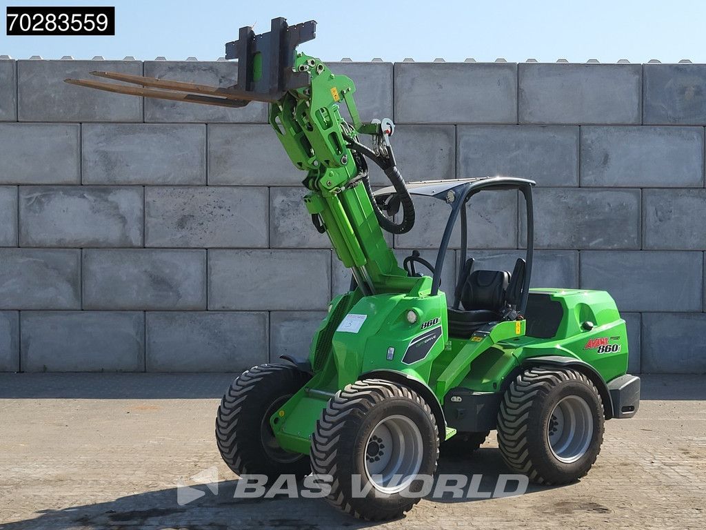 Avant M860i ATTACHMENTS INCLUDED