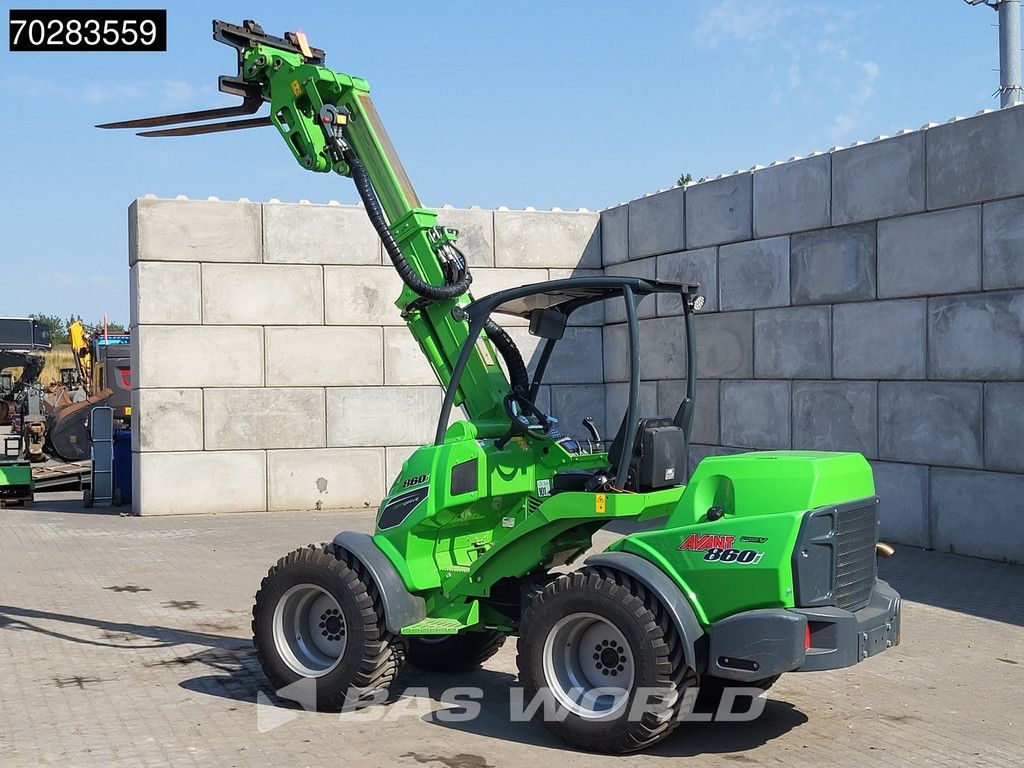 Avant M860i ATTACHMENTS INCLUDED