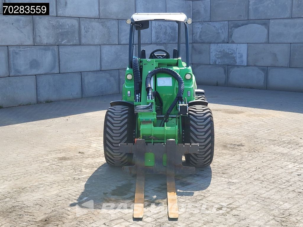 Avant M860i ATTACHMENTS INCLUDED