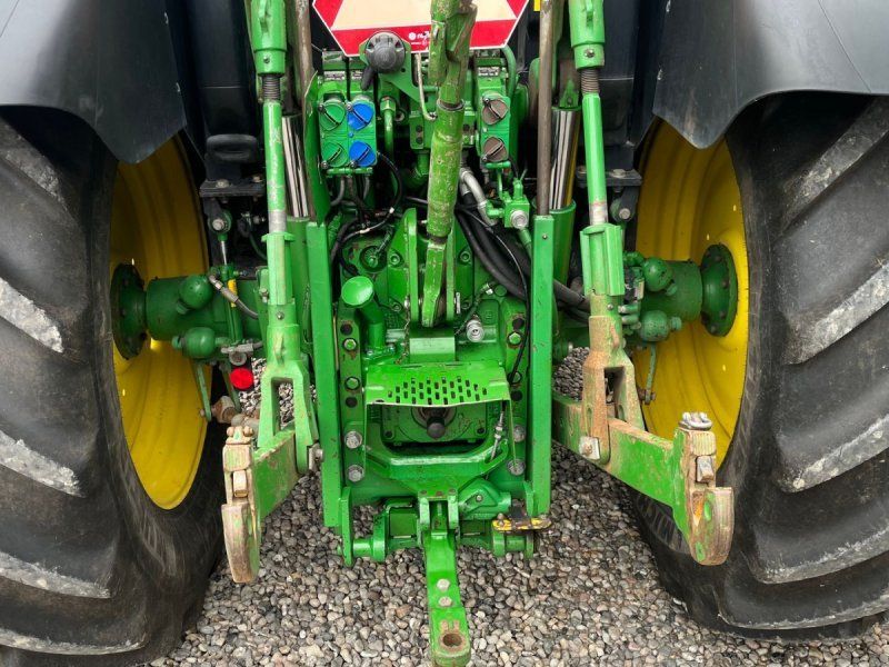 John Deere 6115R Med frontlæsser og krybegear