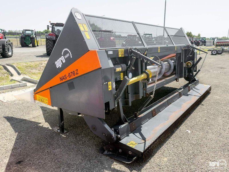 NAS 676 Z sunflower header, with chopper for John Deere s