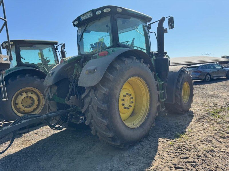 John Deere 6215 R