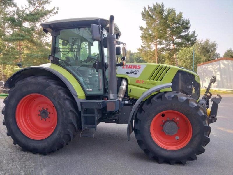 Claas ARION 640