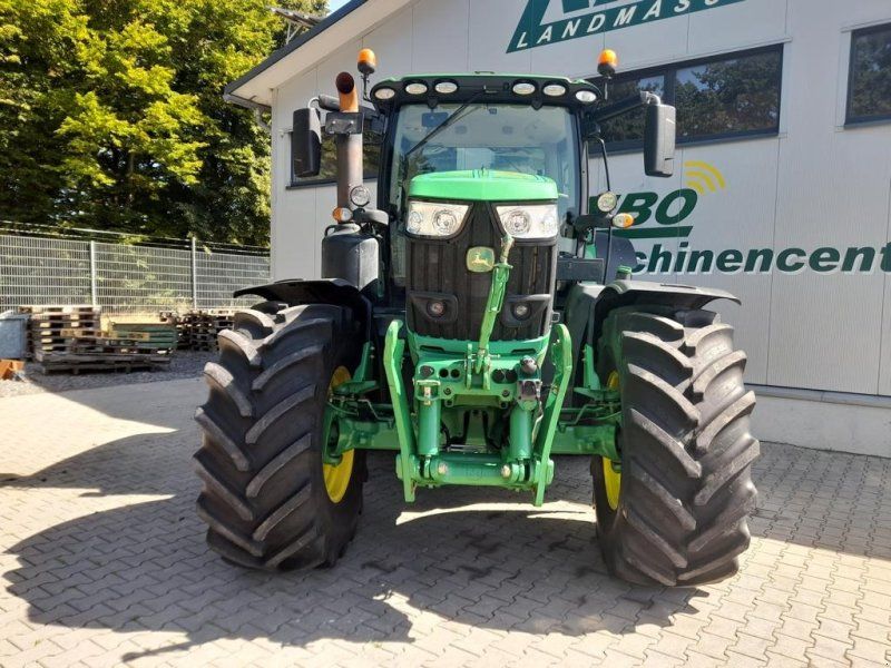 John Deere 6215R