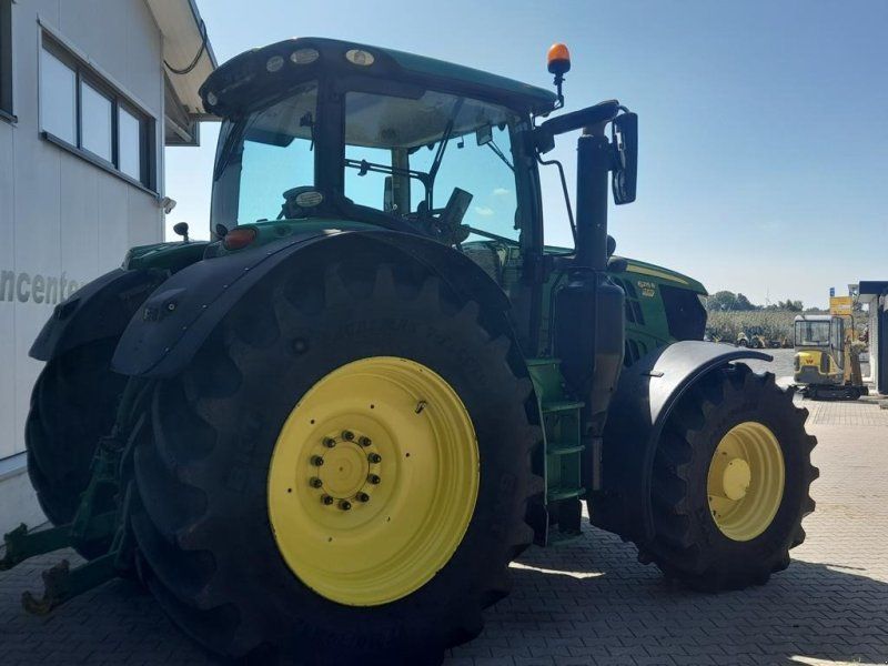 John Deere 6215R