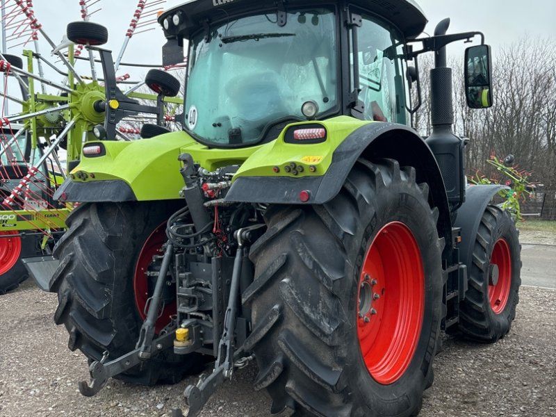 Claas Arion 550