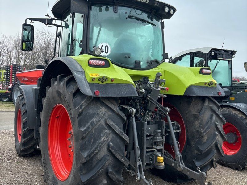 Claas Arion 550