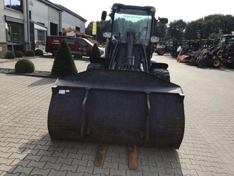 JCB 409