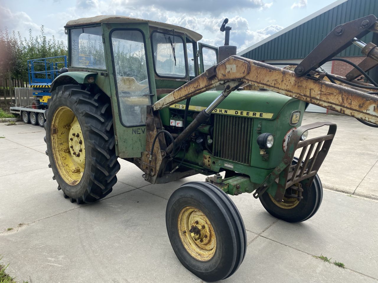 John Deere 2120