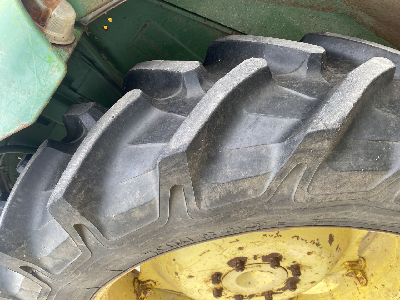John Deere 2120