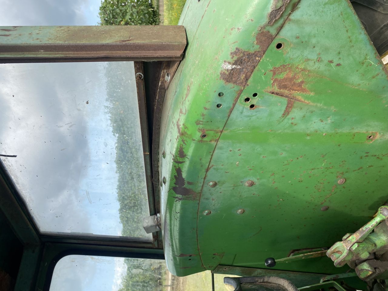 John Deere 2120