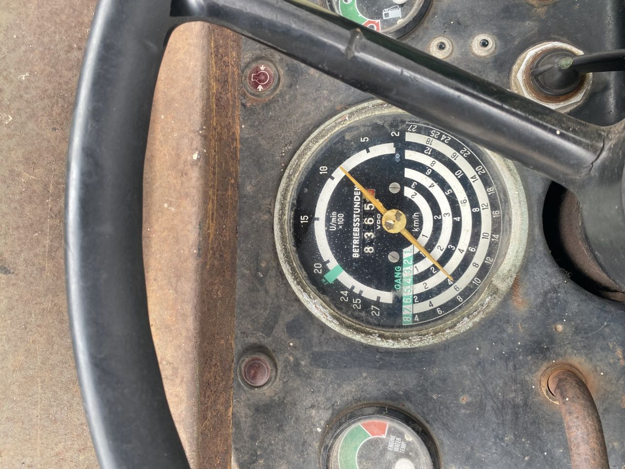 John Deere 2120