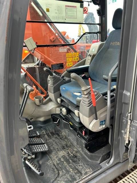 Hitachi ZX 225 US LC-3