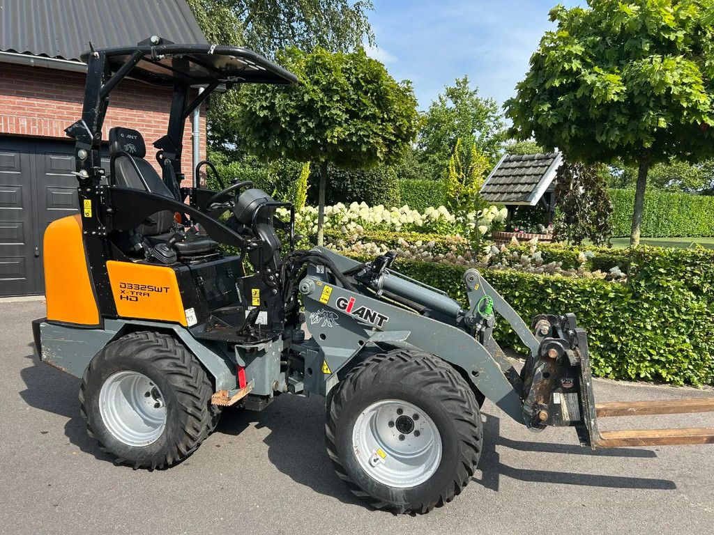 Giant D332SWT X-tra HD