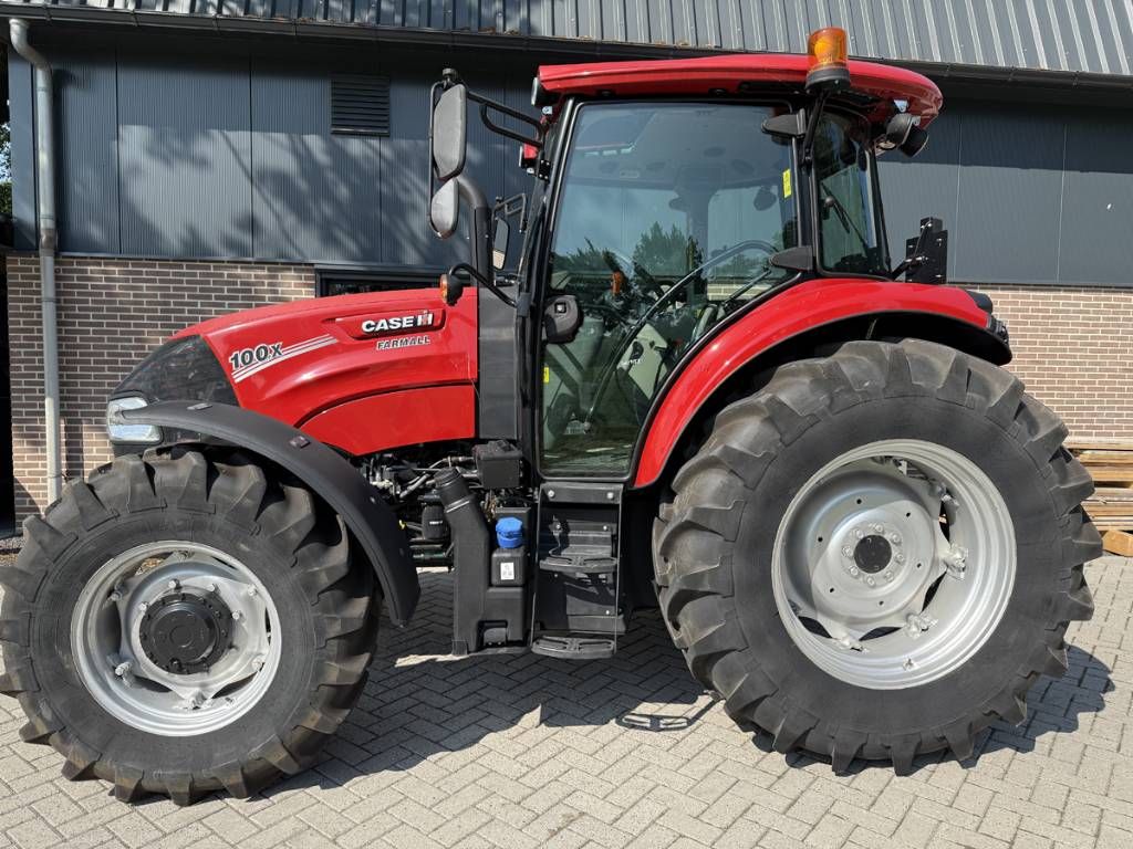 CASE Farmall 100X