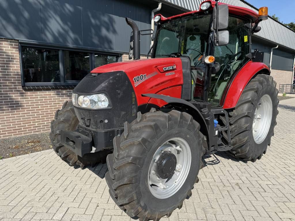 CASE Farmall 100X