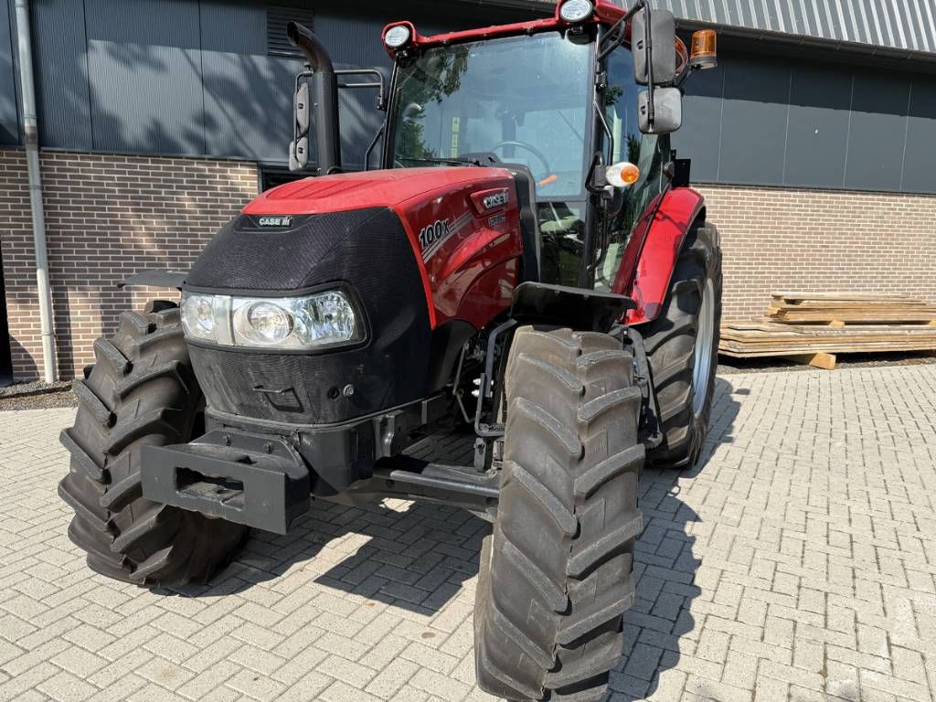 CASE Farmall 100X