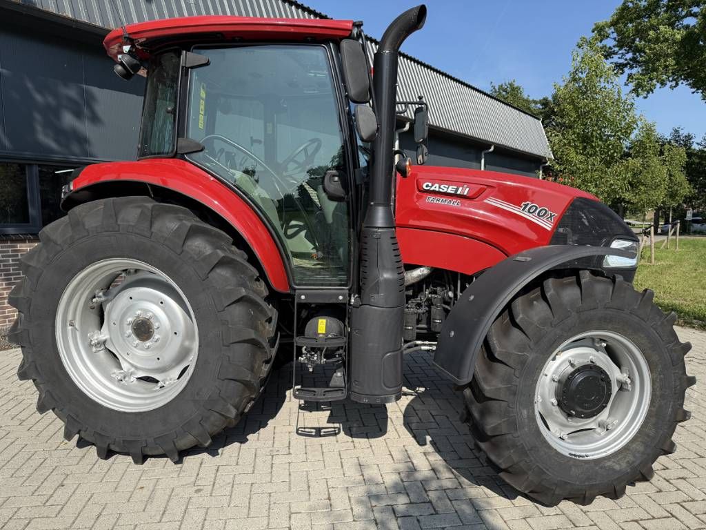 CASE Farmall 100X