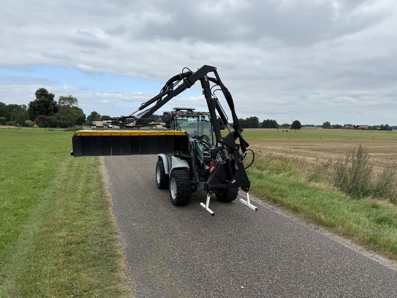 Kramer KL12.5 shovel met maaiarm, MC Connel, Becx snoeidek,