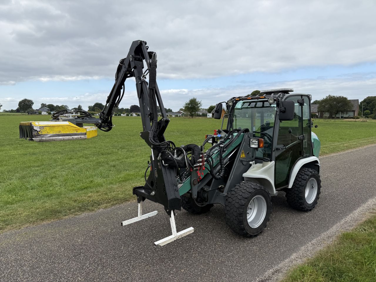 Kramer KL12.5 shovel met maaiarm, MC Connel, Becx snoeidek,
