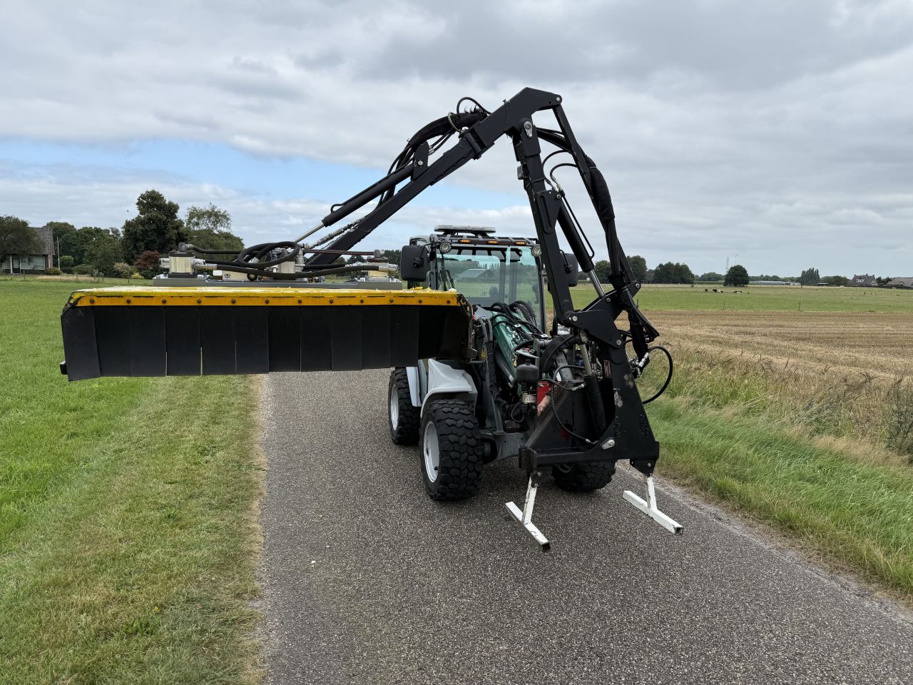 Kramer KL12.5 shovel met maaiarm, MC Connel, Becx snoeidek,