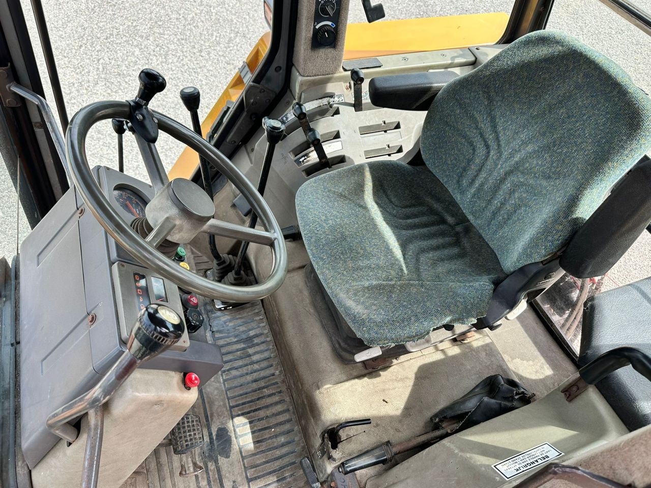 TE KOOP: zeer nette RENAULT 90-34