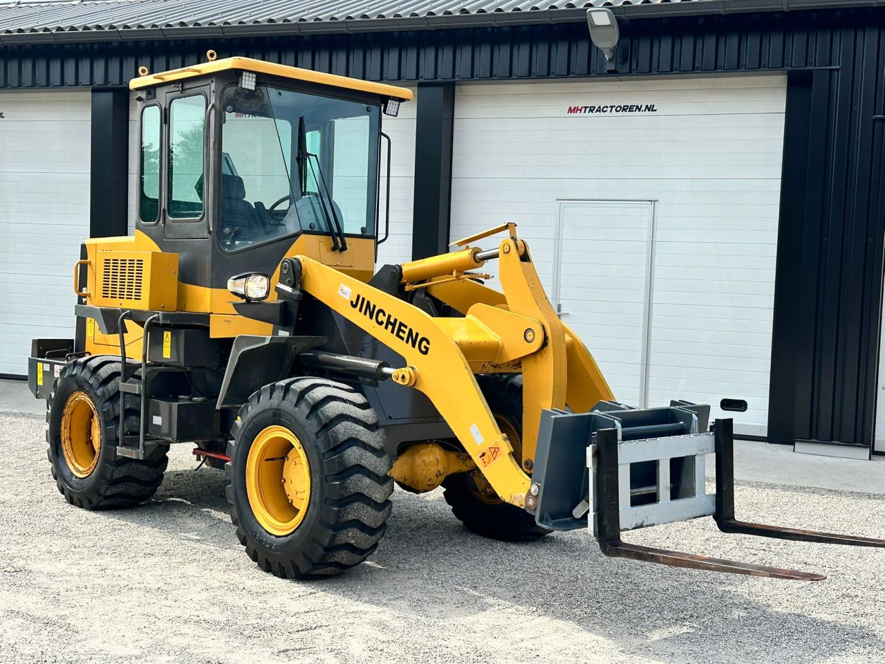 TE KOOP: zeer nette JINCHENG 918 shovel