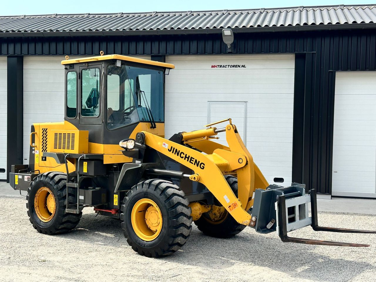TE KOOP: zeer nette JINCHENG 918 shovel