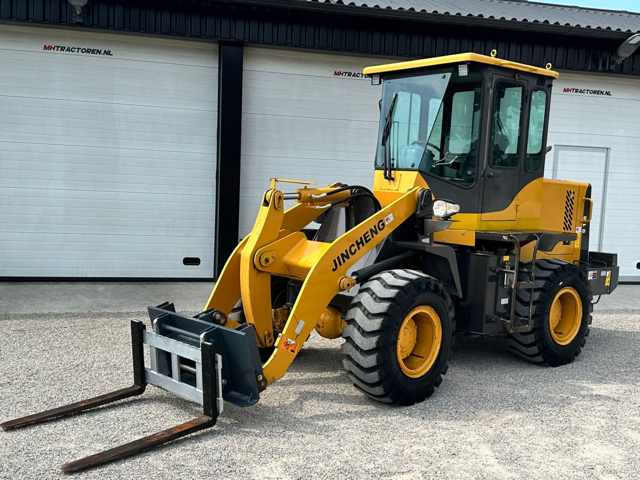 TE KOOP: zeer nette JINCHENG 918 shovel