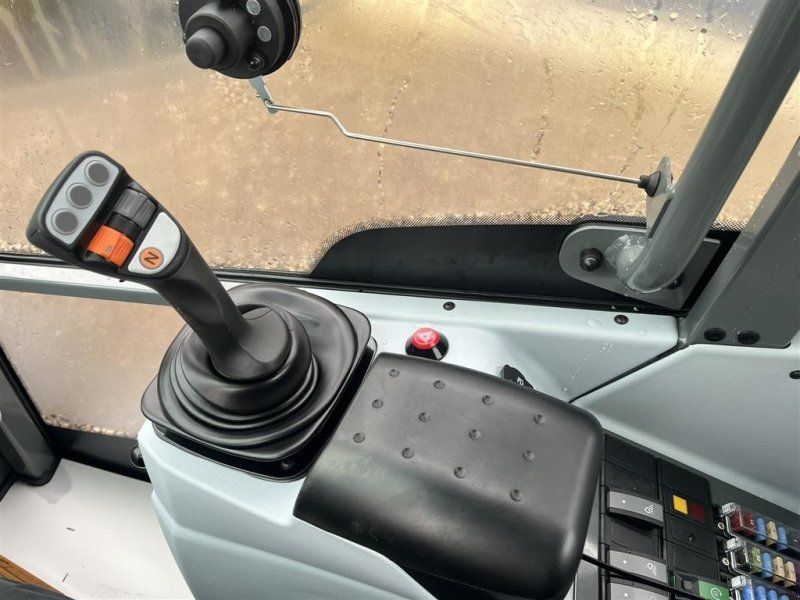 Kramer KL25.5T  med Teleskoparm, så den har stor rækkevidde og fleksibi