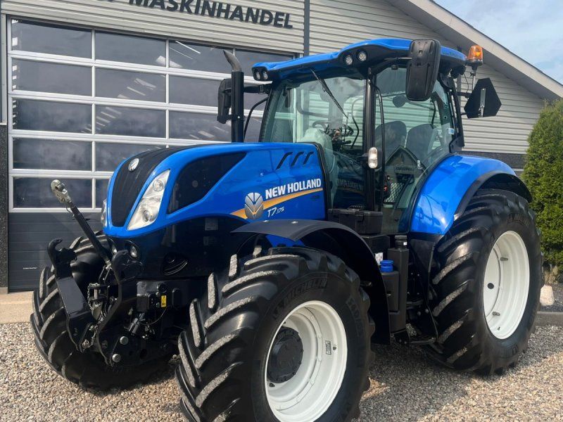New Holland T7.175 RangeCommand med frontlift. Meget velholdt gård .