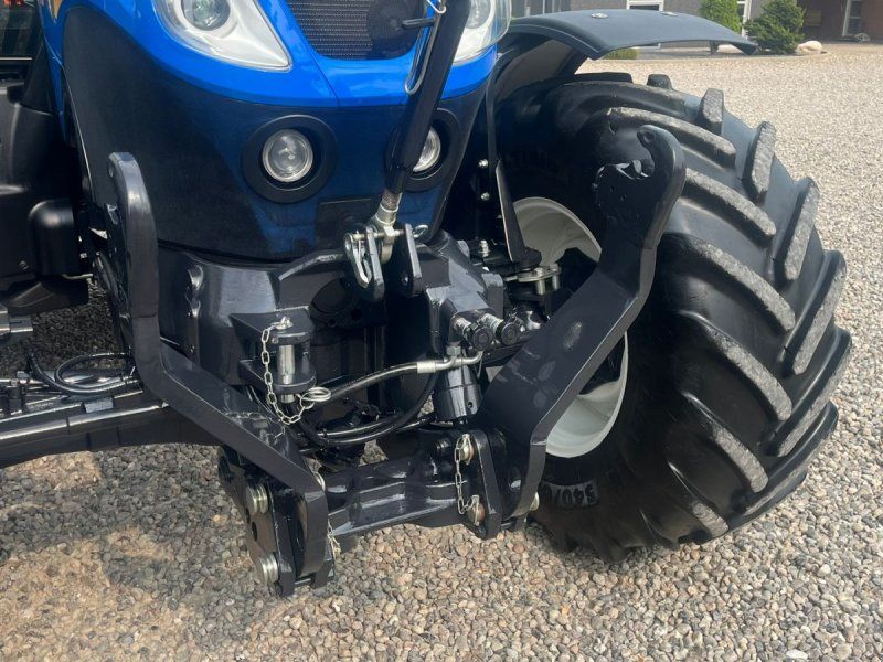 New Holland T7.175 RangeCommand med frontlift. Meget velholdt gård .