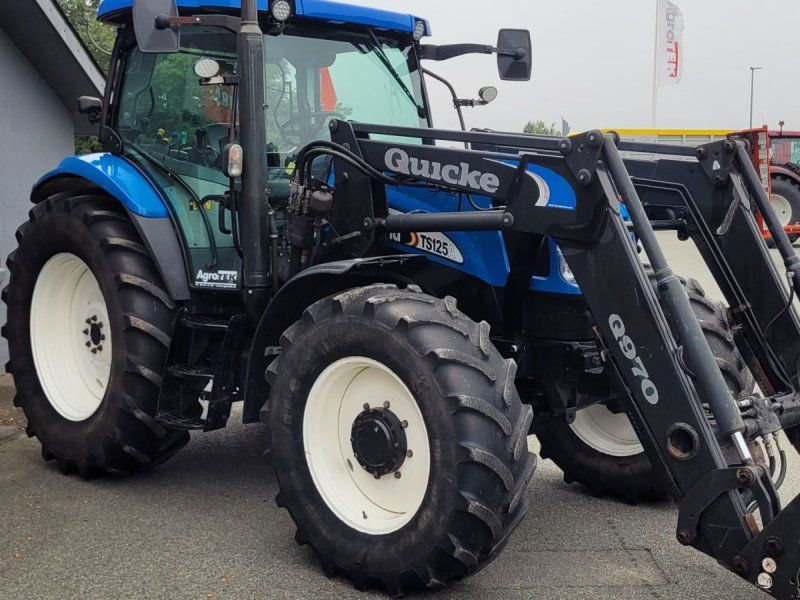 New Holland TS125A